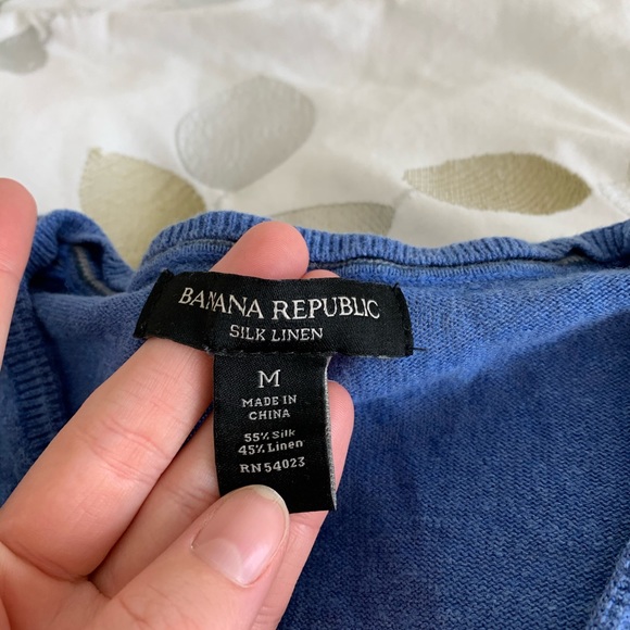 Banana Republic Sweater - Picture 4 of 4